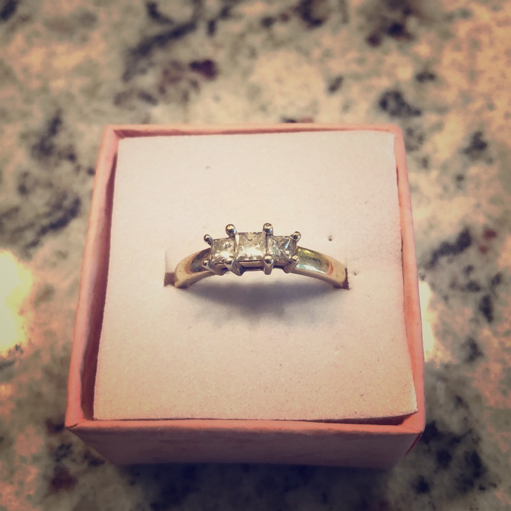 Diamond 3 stone ring